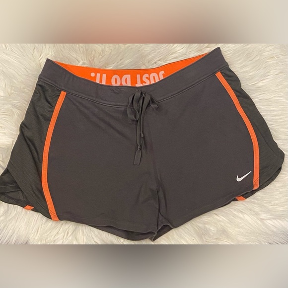 Women's Nike running shorts - Picture 1 of 4